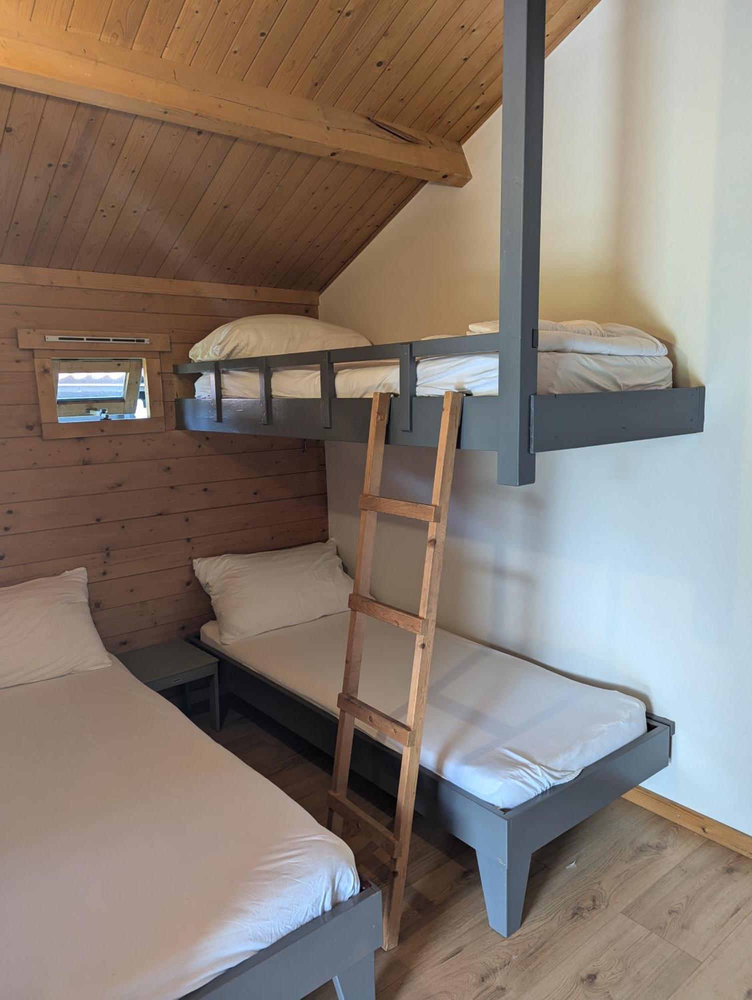 The Bee - Trekkershuts & Apartment Opperdoes Ngoại thất bức ảnh